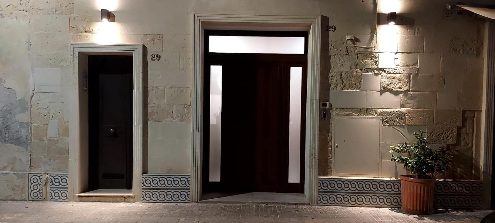 "Il Vecchio Salone" Appartamento In Pieno Centro Con Garage Privato 레체 외부 사진