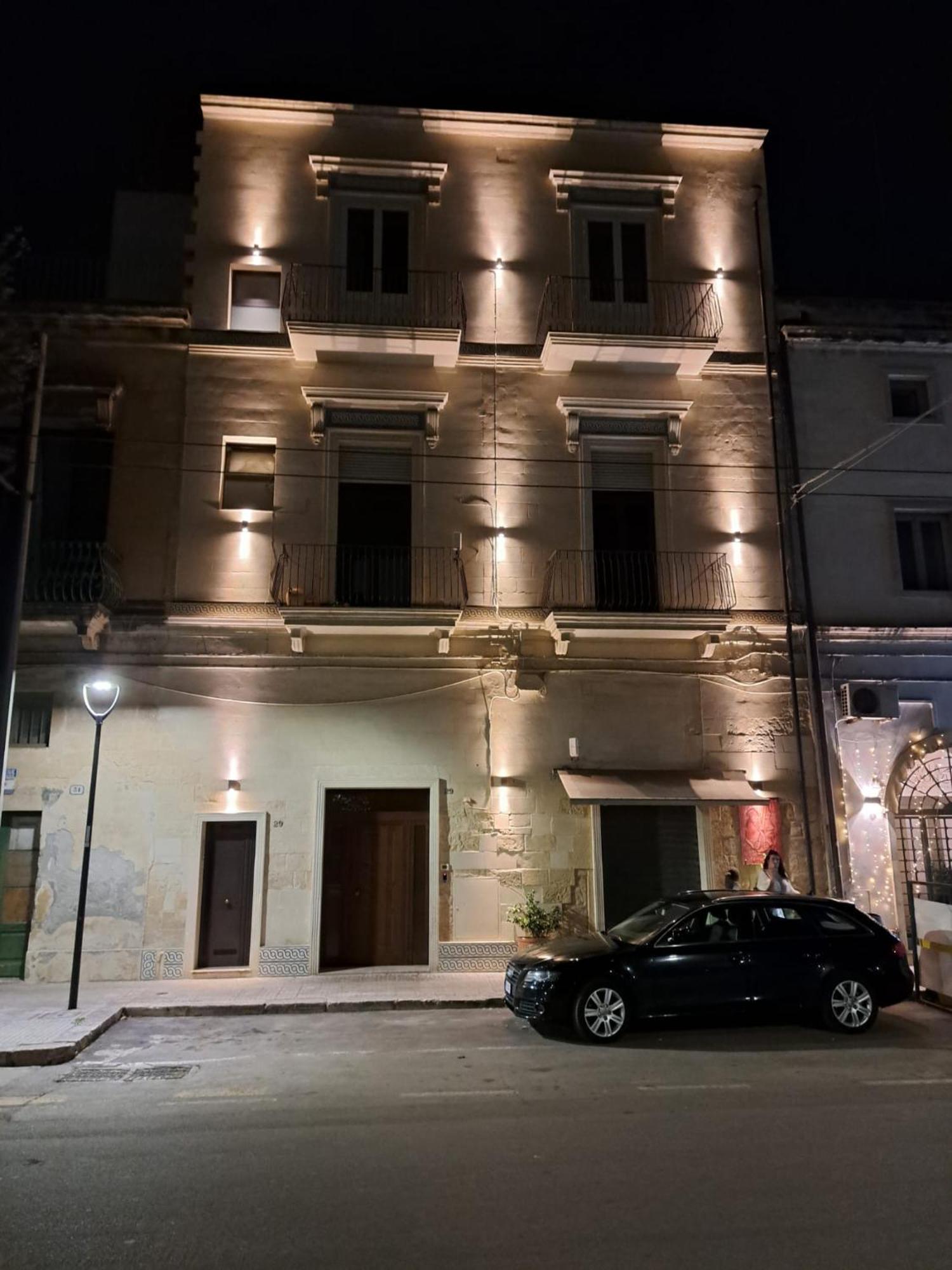 "Il Vecchio Salone" Appartamento In Pieno Centro Con Garage Privato 레체 외부 사진